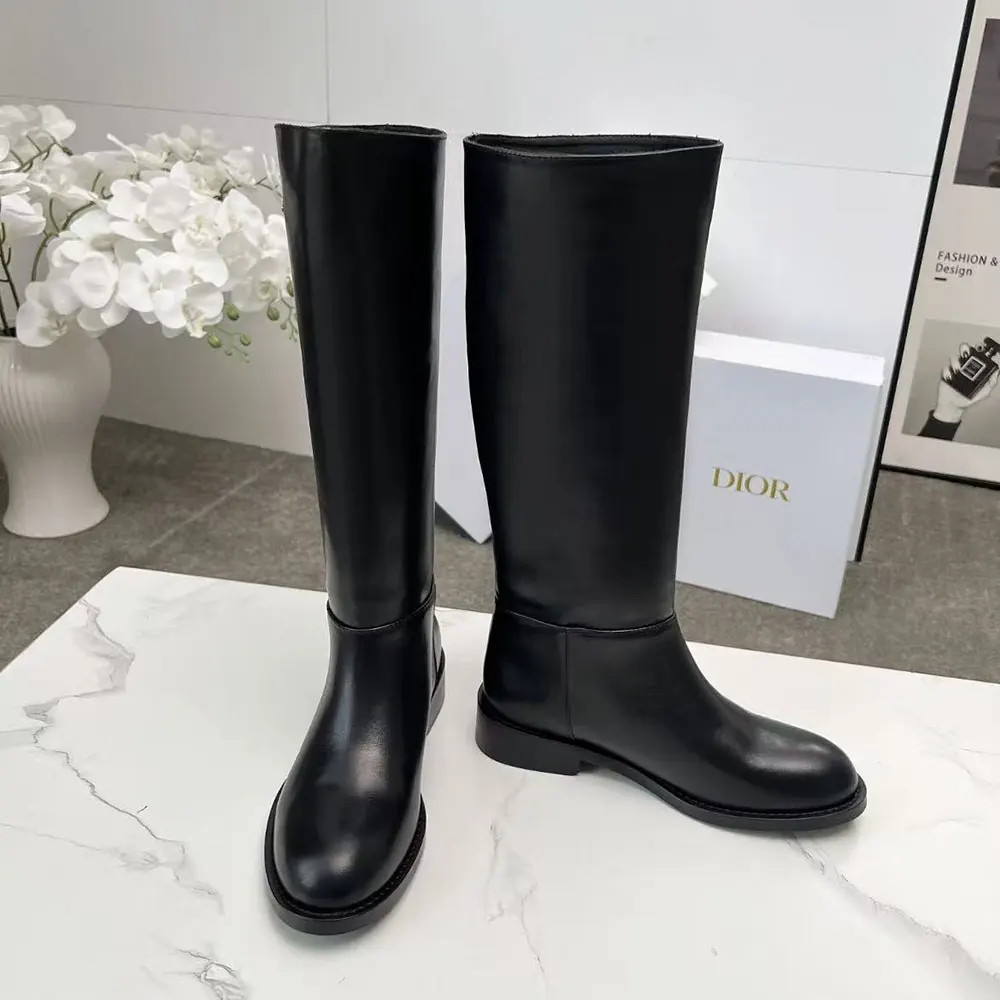 Top-down view highlighting zipper closure on Dior Women D-Town Boot