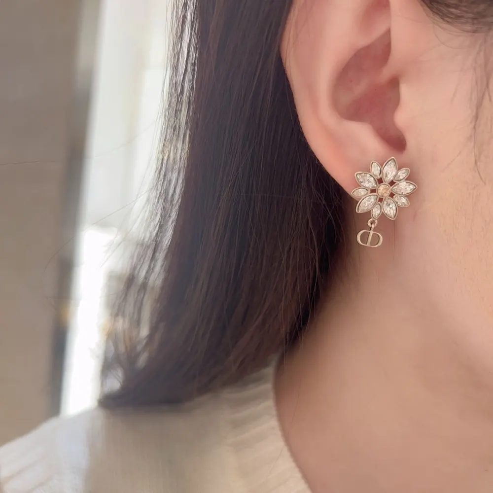 Dior Women Fleur de Glace Earrings Pale Gold-Finish Metal with White Resin Pearl - image 8