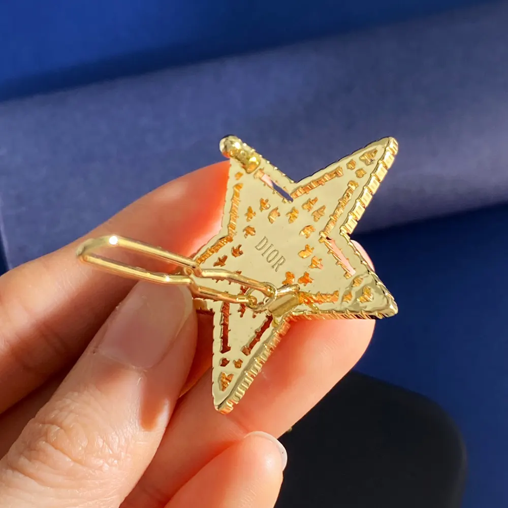 Side angle showing clasp mechanism of Dior Women Nuit Étoilée Barrette