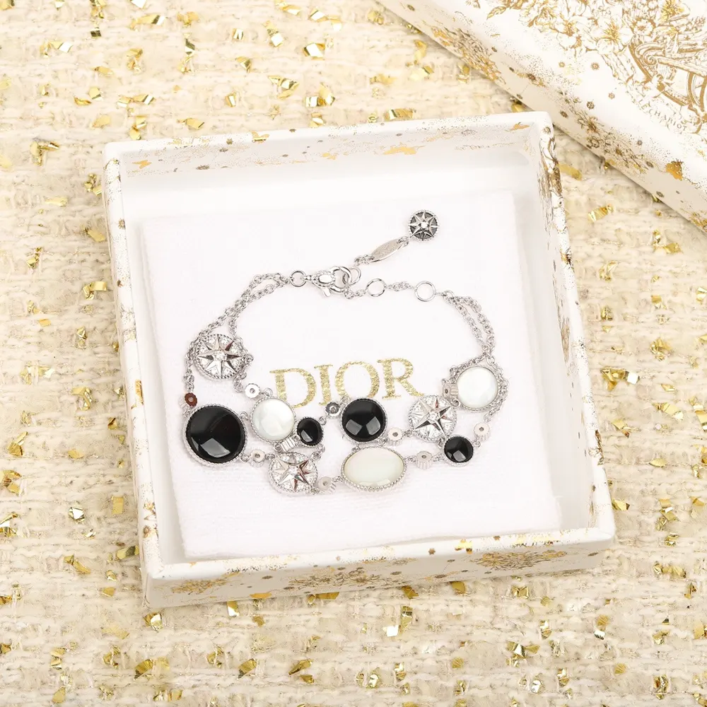 Dior Women Rose des Vents Bracelet White Gold Diamonds Mother-of-Pearl and Onyx - image 4