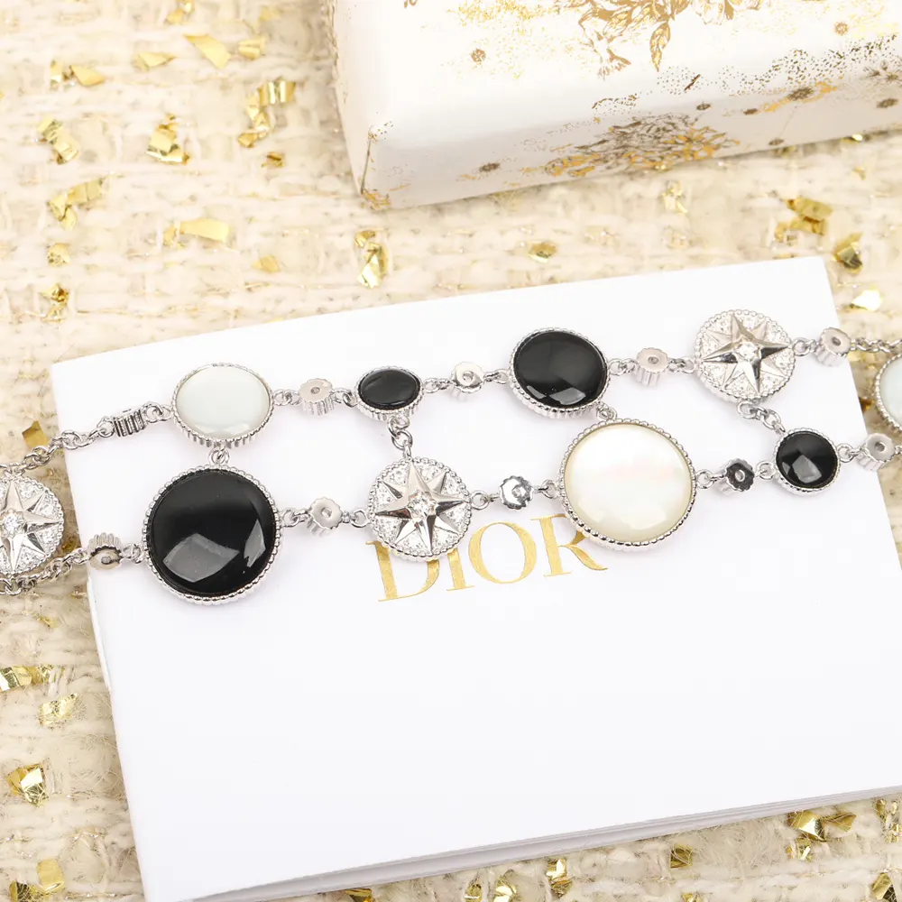 Dior Women Rose des Vents Bracelet White Gold Diamonds Mother-of-Pearl and Onyx - image 6