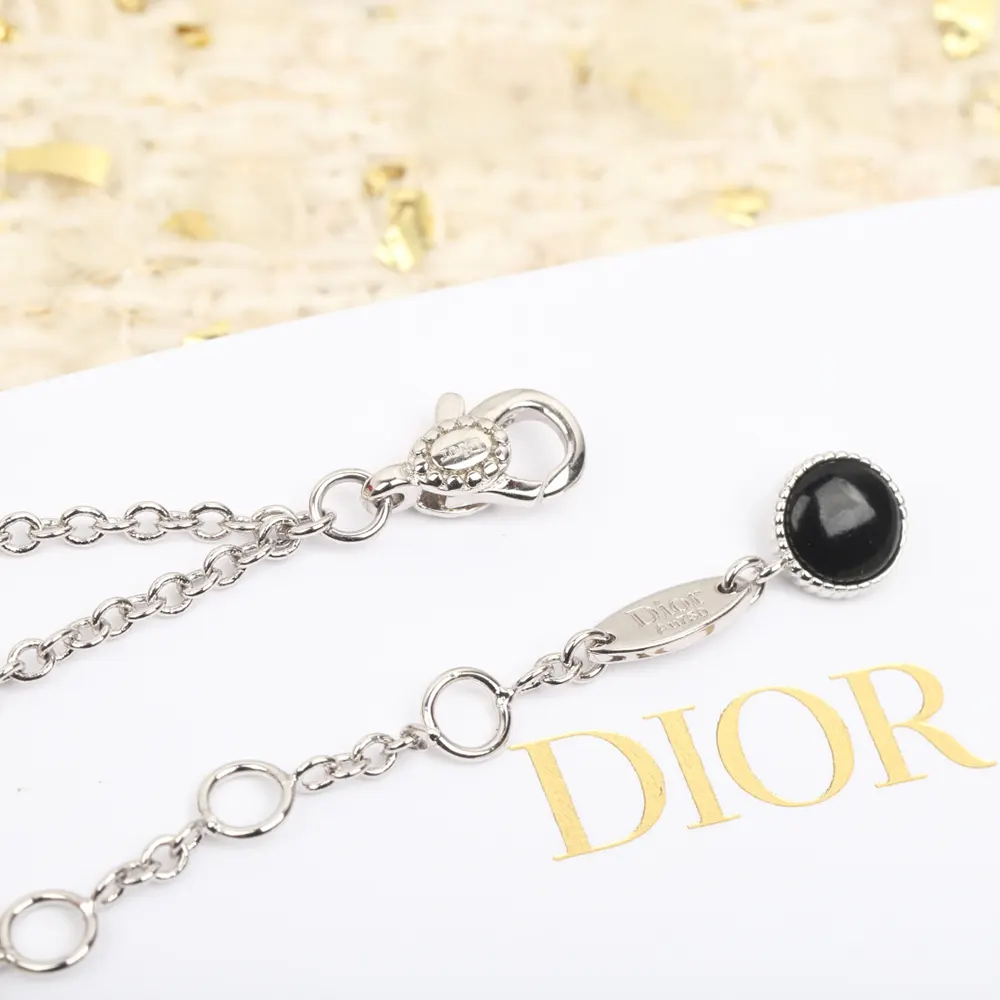 Dior Women Rose des Vents Bracelet White Gold Diamonds Mother-of-Pearl and Onyx - image 10