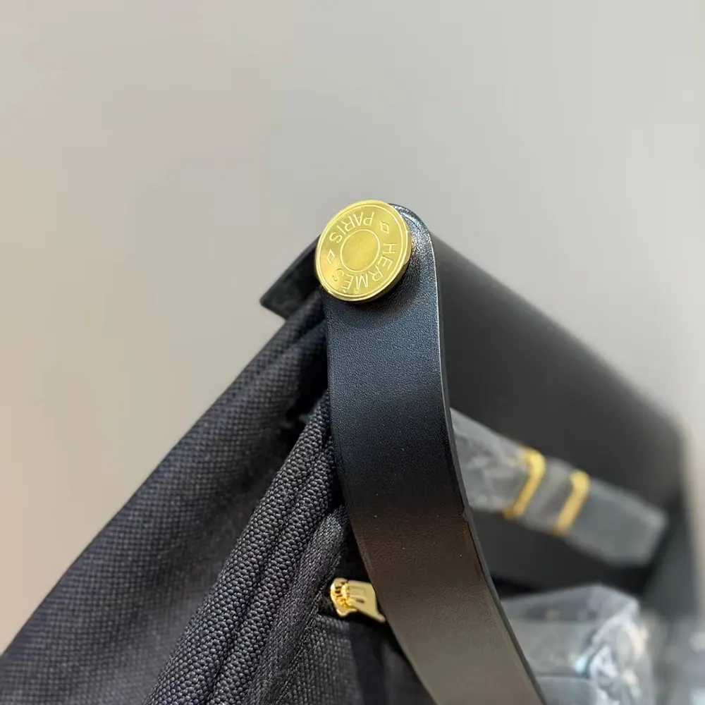 Hermes Women Herbag Zip 20 Bag-Black/Gold - image 6