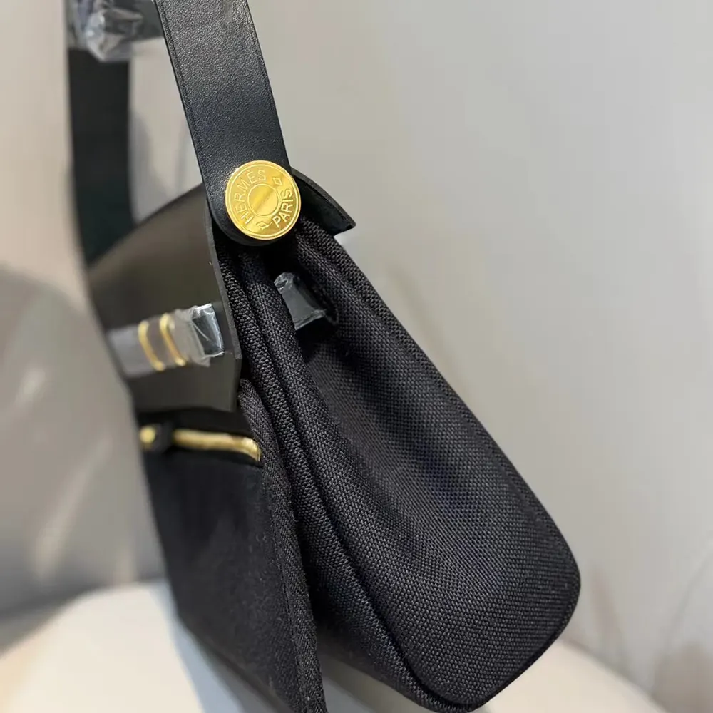 Hermes Women Herbag Zip 20 Bag-Black/Gold - image 5