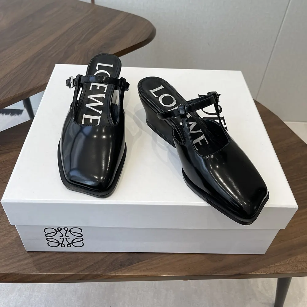 Loewe Women Onda Mule In Brushed Calfskin-Black - image 5