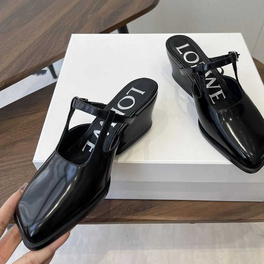 Loewe Women Onda Mule In Brushed Calfskin-Black - image 6
