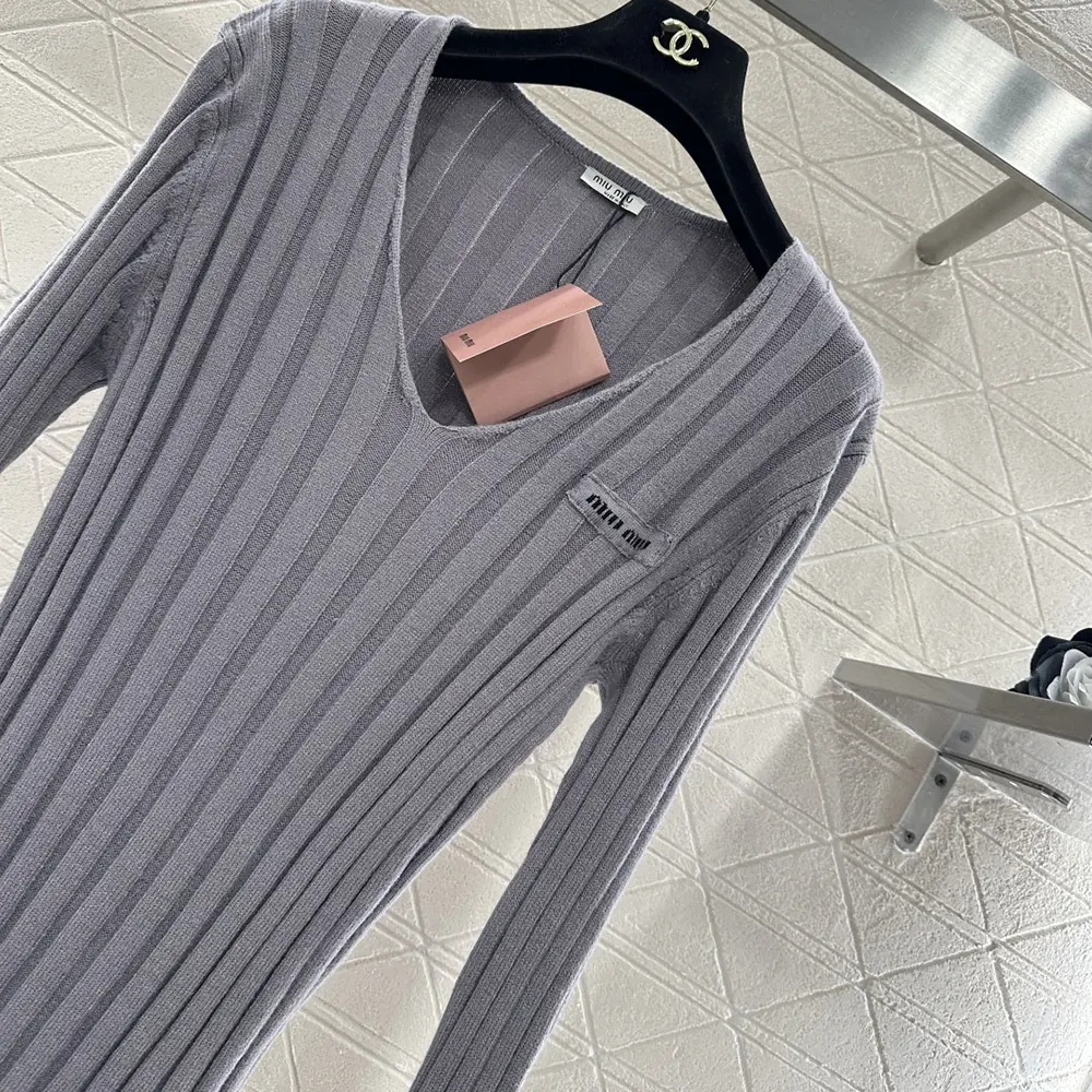 Miu Miu Women Wool And Cashmere V-Neck Sweater - image 5
