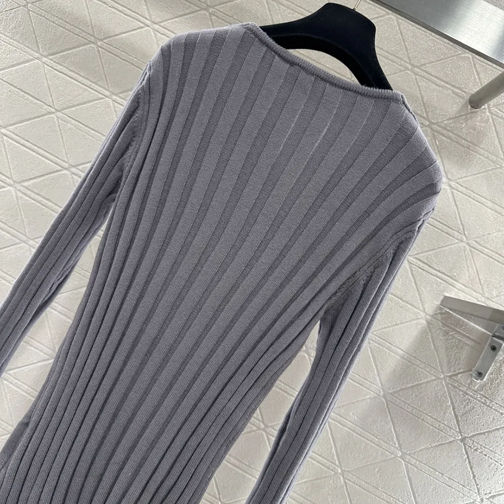 Miu Miu Women Wool And Cashmere V-Neck Sweater - image 6