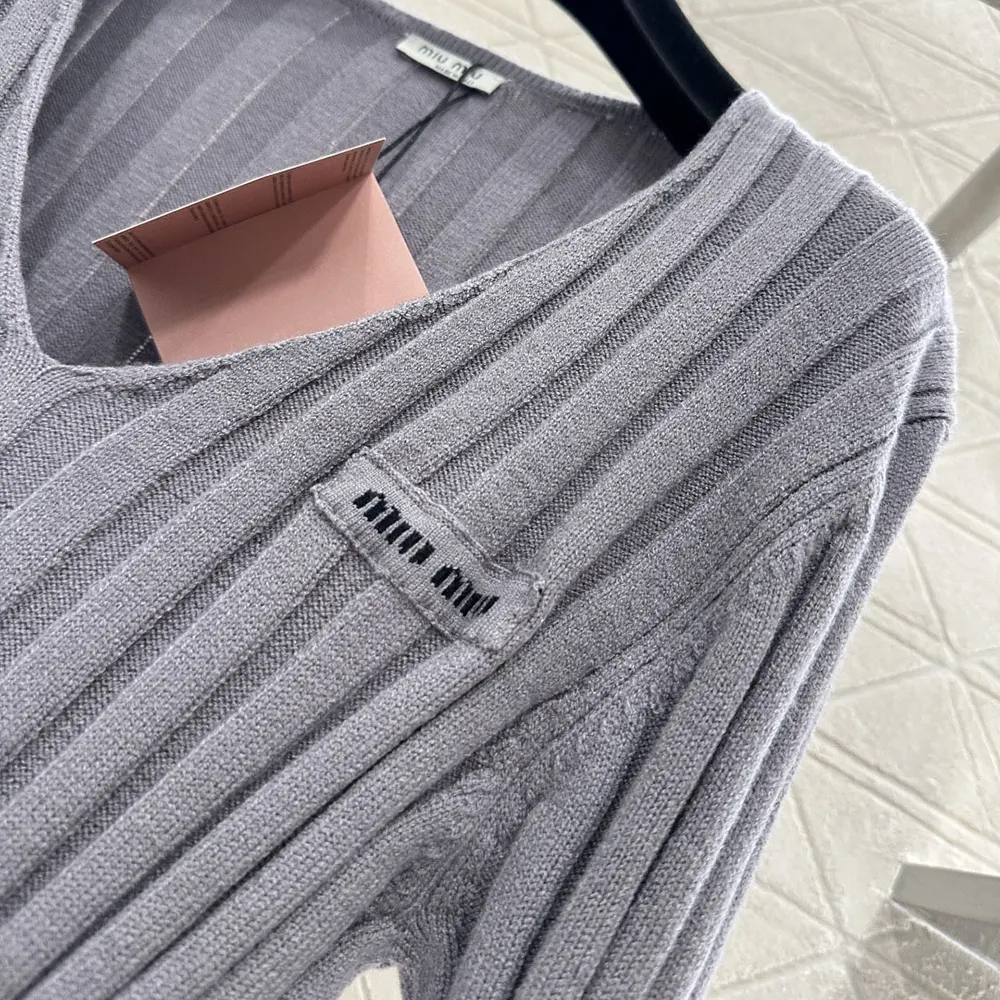 Miu Miu Women Wool And Cashmere V-Neck Sweater - image 9