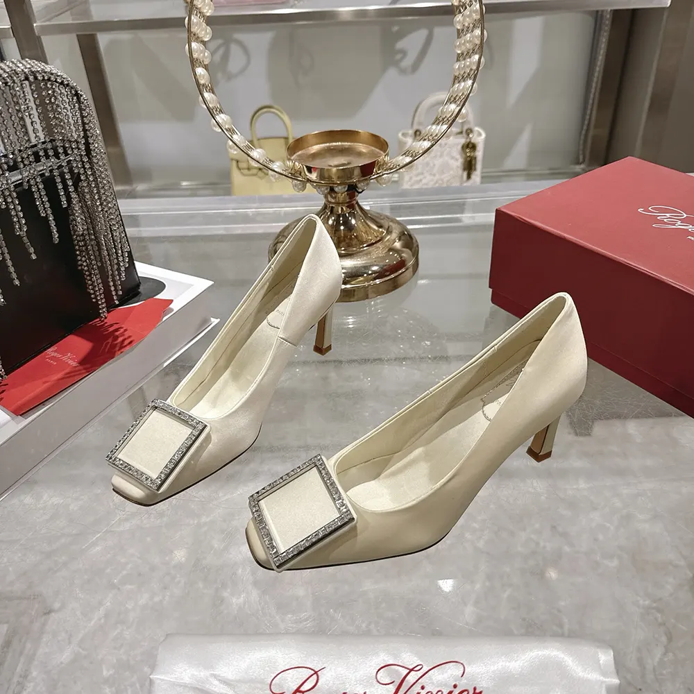 Roger Vivier Women Trompette Pumps in Satin-White - image 5