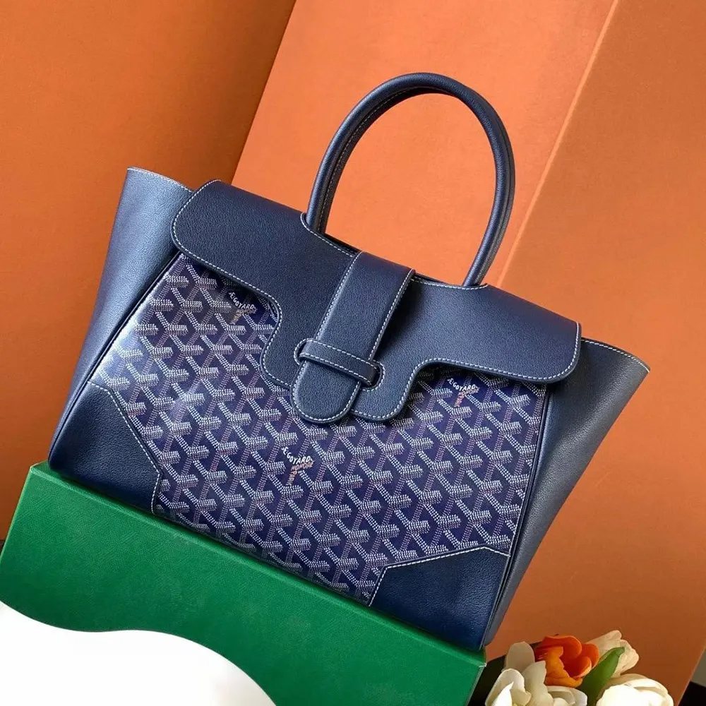 Close-up of gold hardware and embossed logo on Saïgon Tote Navy