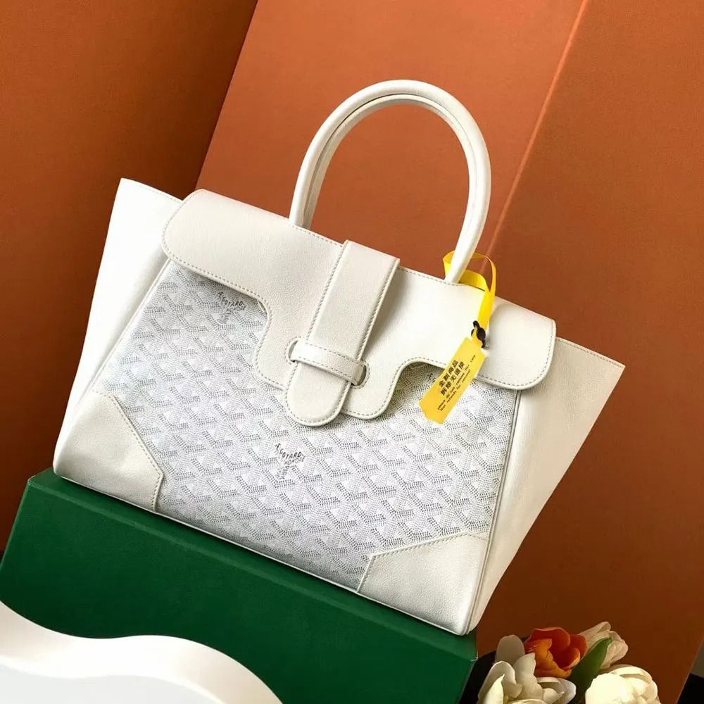 Close-up of white Goyard Saïgon Tote bag’s signature canvas texture