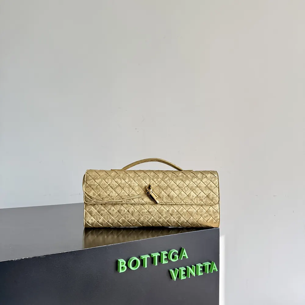 Close-up detail of gold-tone hardware on Bottega Veneta Women Andiamo Clutch-Gold