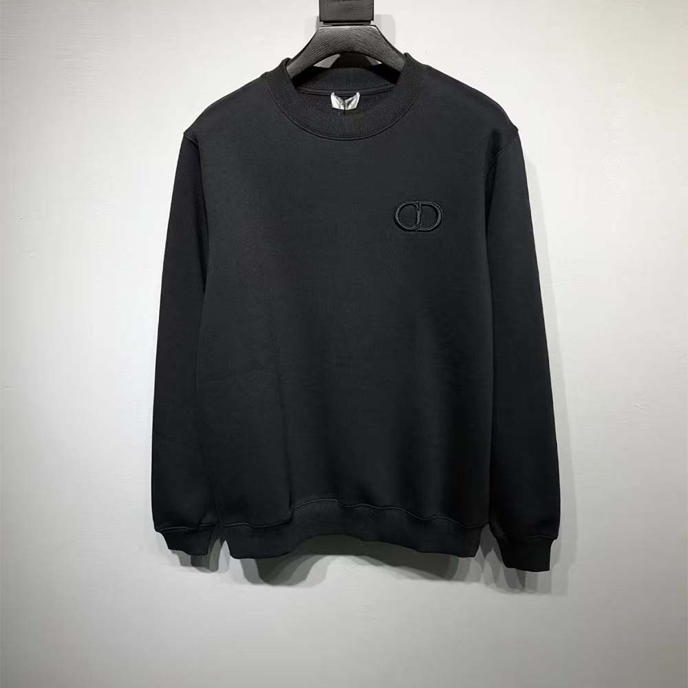Close-up on the black cotton fleece texture of Dior sweatshirt