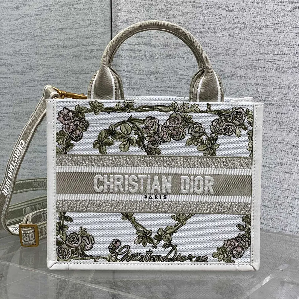 Close-up of Latte calfskin and multicolor Amour de Roses embroidery