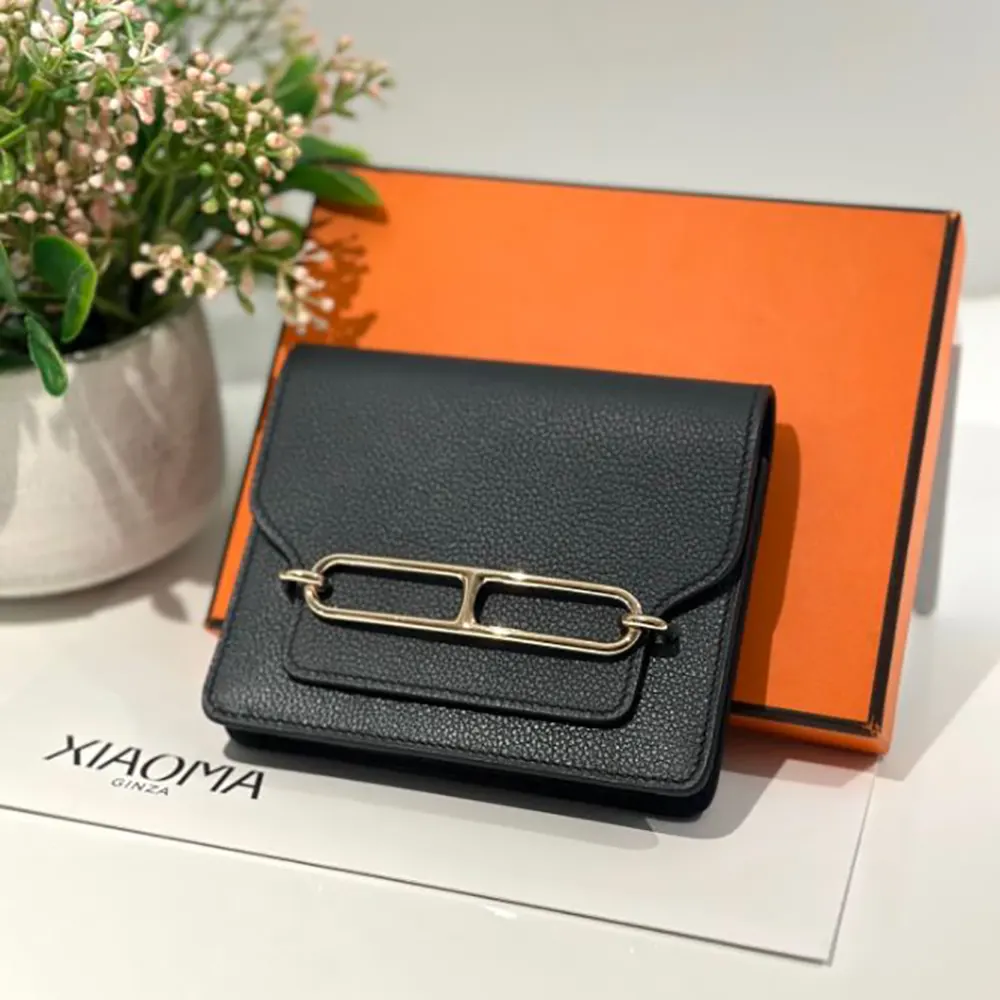 Close-up of gold-tone ‘H’ clasp on Hermes Women Roulis Slim Wallet-Black