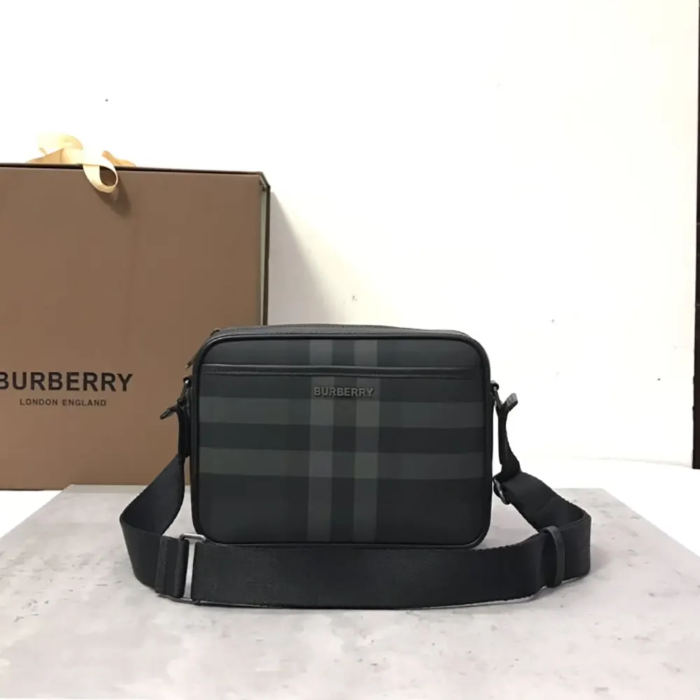 Close-up of gunmetal hardware and embossed logo on Burberry Men Muswell Bag-Black