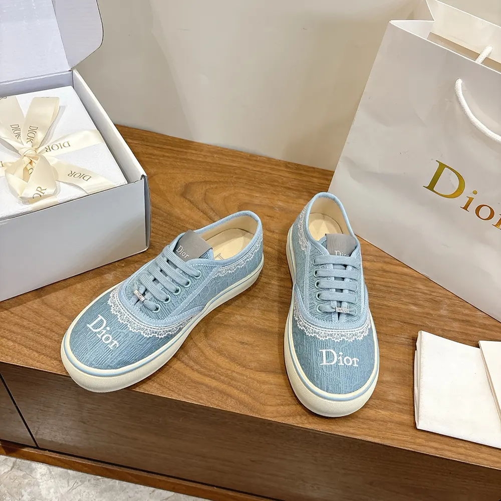 Dior Unisex Saltwind Sneaker Bleu Ciel Dior Oblique Embroidered Cotton and White Lace - image 4