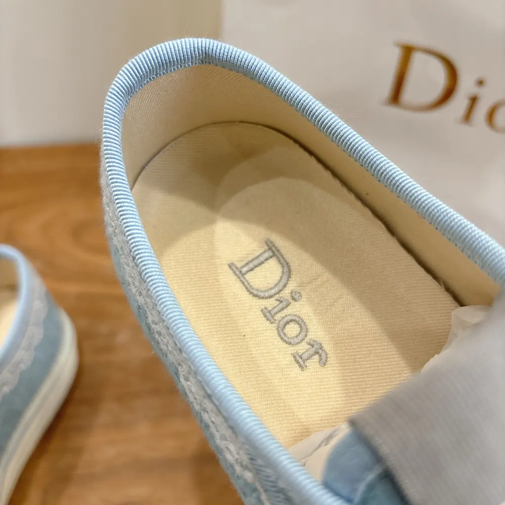Dior Unisex Saltwind Sneaker Bleu Ciel Dior Oblique Embroidered Cotton and White Lace - image 9