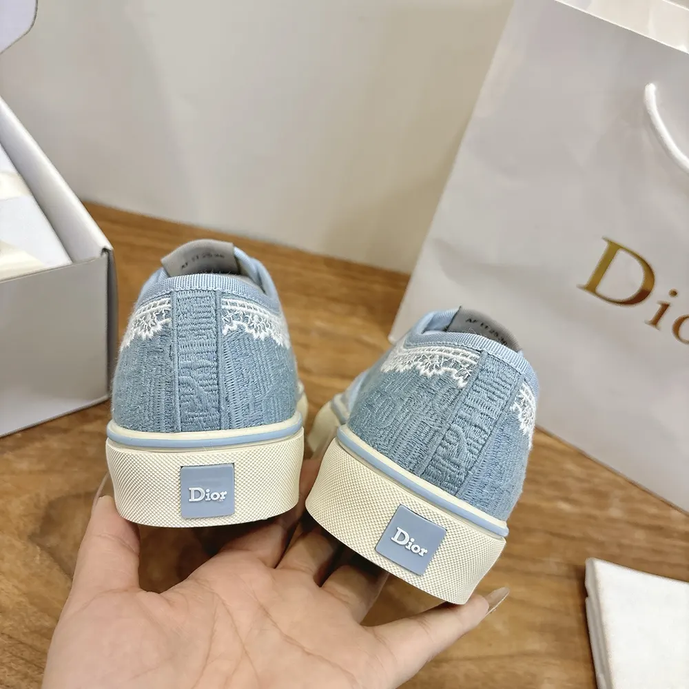 Dior Unisex Saltwind Sneaker Bleu Ciel Dior Oblique Embroidered Cotton and White Lace - image 7