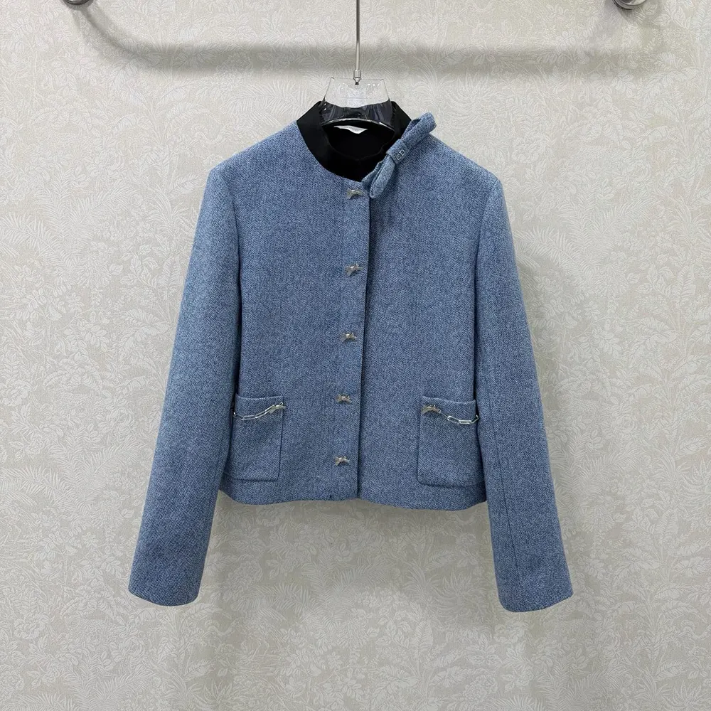 Close-up detail of buttons on Dior Women Cropped Jacket Blue Virgin Wool Tweed