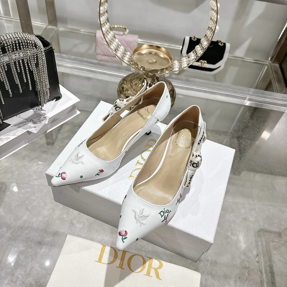 Side view showing signature J’Adior buckle on white lambskin pump