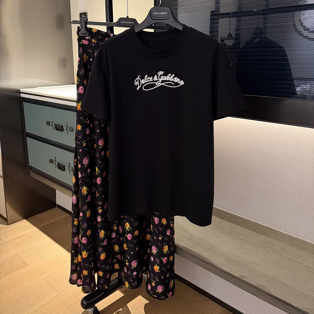 Close-up on embroidered logo detail on black Dolce Gabbana D&G Women Jersey T-Shirt