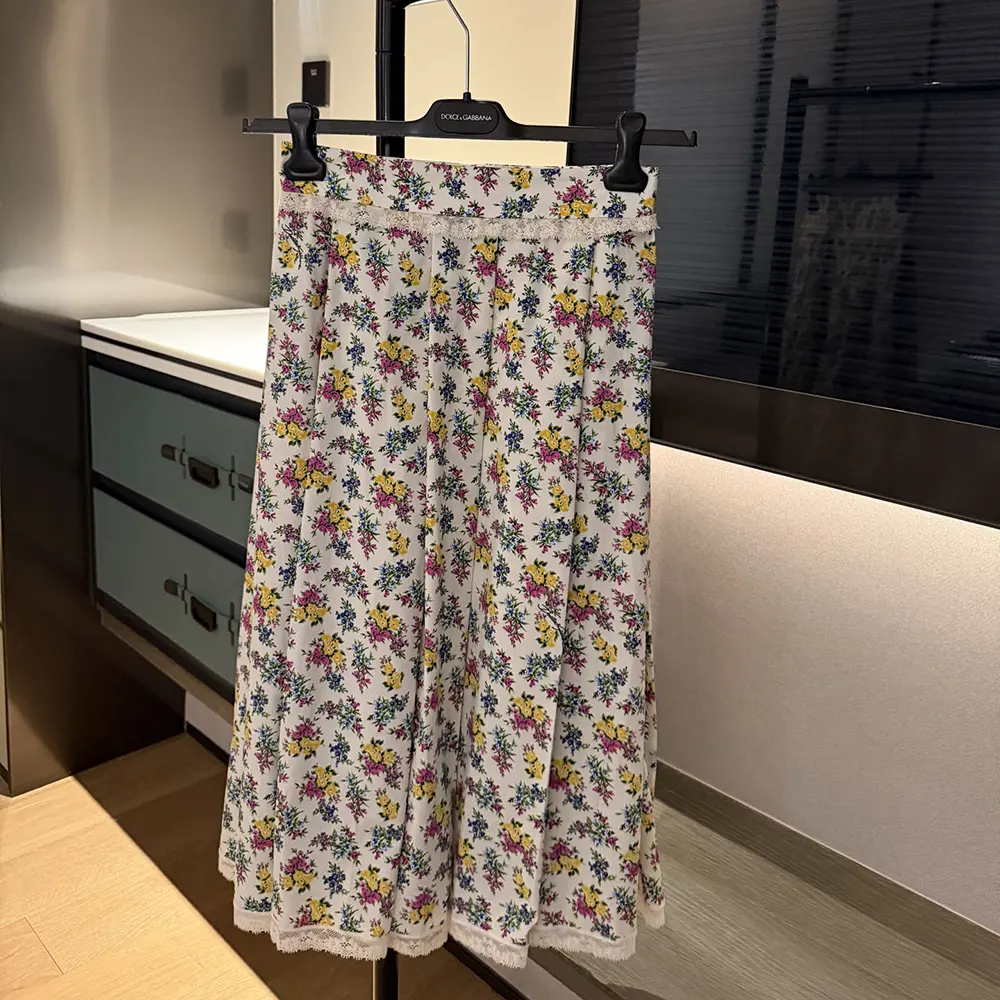 Side view showing concealed zip on Dolce Gabbana D&G floral skirt