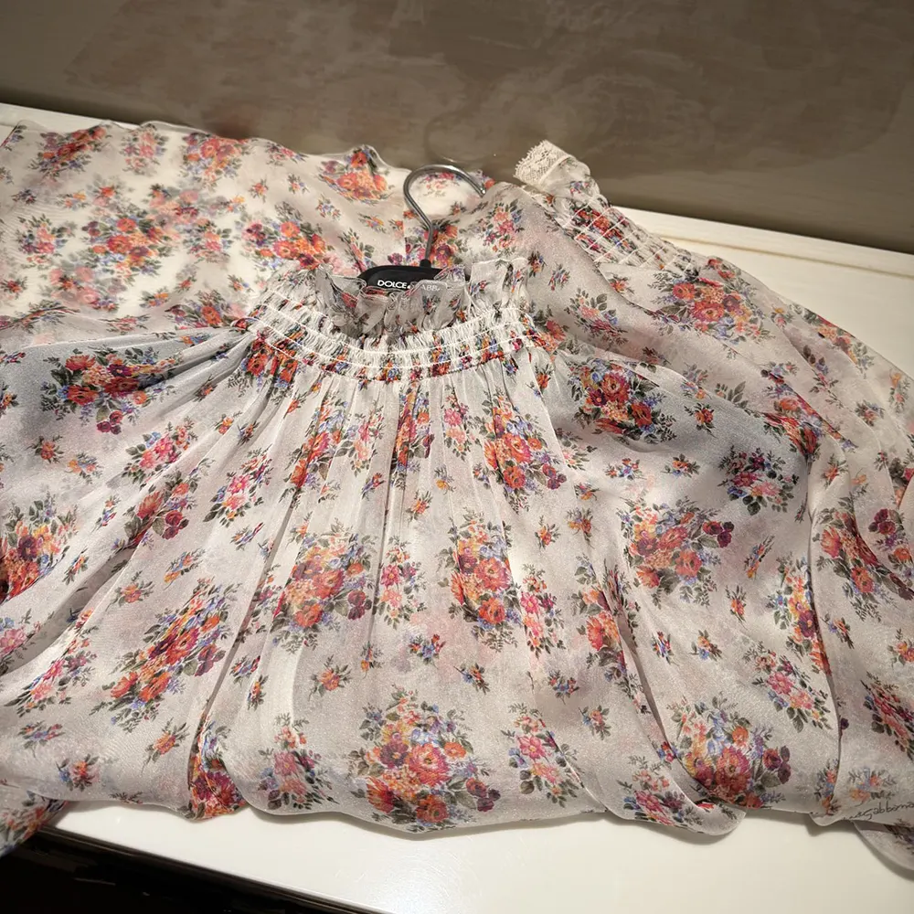 Dolce Gabbana D&G Women Small Flower Bouquets-Print Chiffon Top - image 5