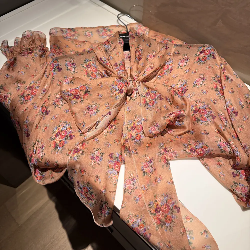 Dolce Gabbana D&G Women Small Flower Bouquets-Print Chiffon Top - image 7