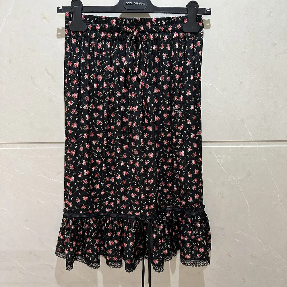 Side detail showing zip closure on Dolce Gabbana D&G Women Small Rose-Print Skirt