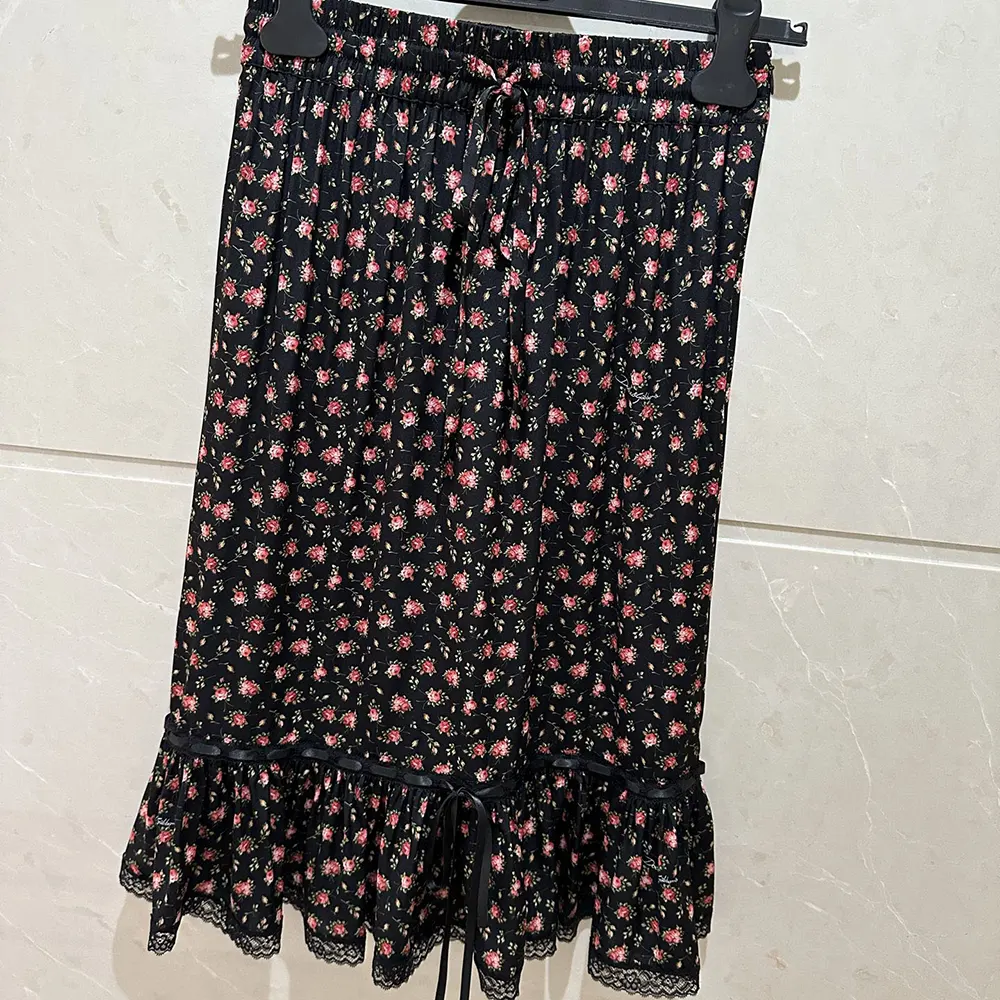Dolce Gabbana D&G Women Small Rose-Print Skirt With Flounce - image 4