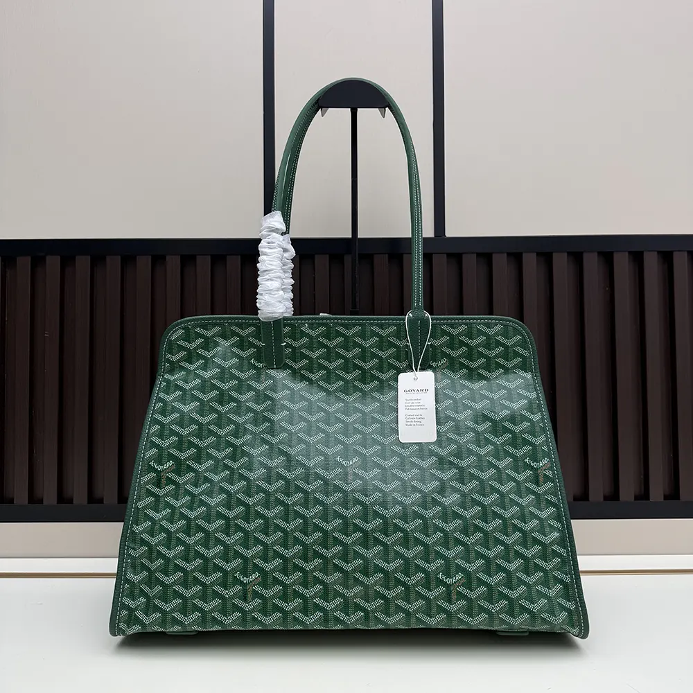 Side profile showing silhouette and size of Goyard Hardy Pm Bag-Green