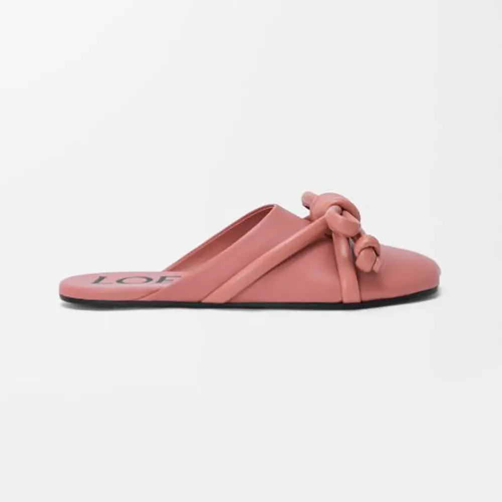 Side profile of Loewe Women Flamenco Knot Mule in Lambskin-Pink