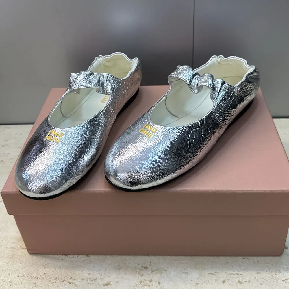 Top view showing silhouette of Miu Miu Women Ruches Mordoré Nappa Leather Ballerinas