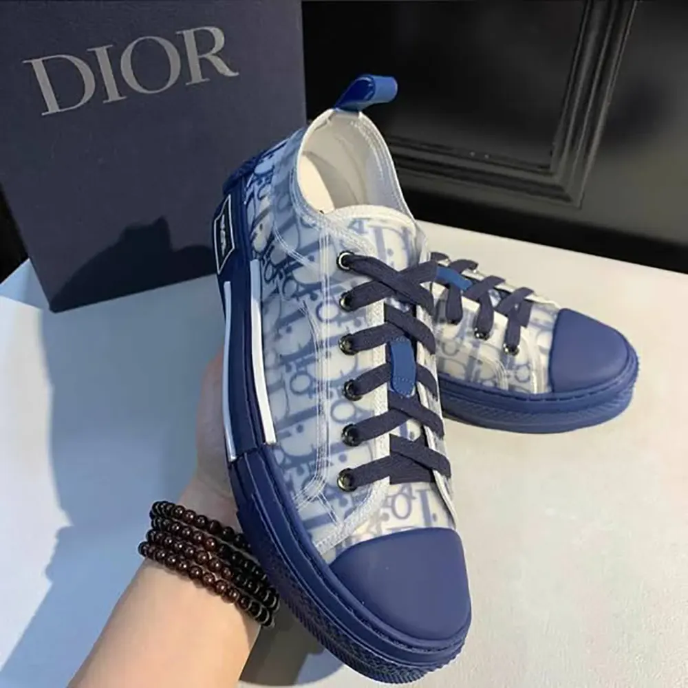 Close-up on blue Dior Oblique canvas and signature side print detail