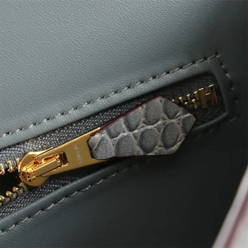 Hermes Women Constance 18 Matte Alligator Gris Cement-Grey - image 9