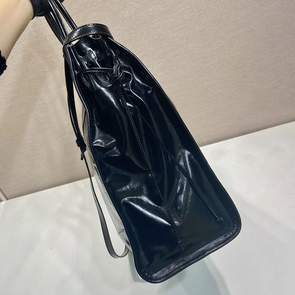 Prada Unisex Bonnie Leather Tote Bag - image 6