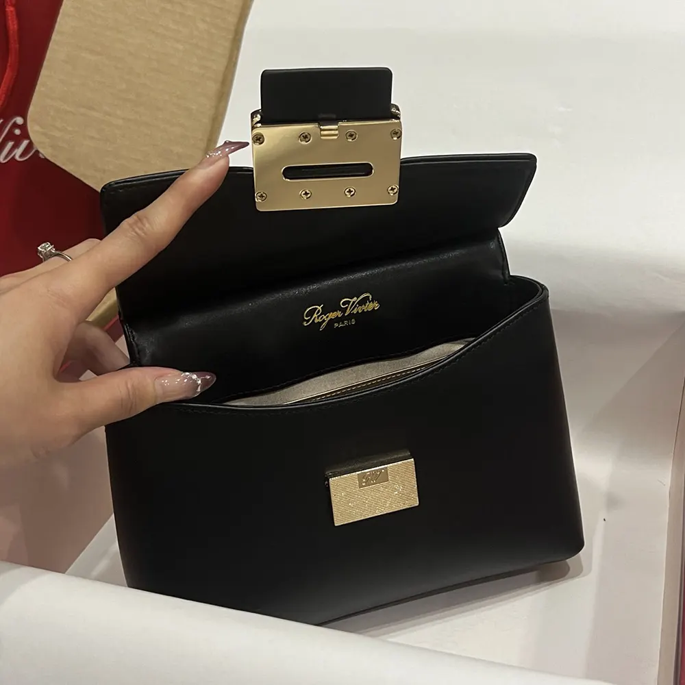 Roger Vivier Women Viv’ Cabas Bag in Leather-Black - image 10