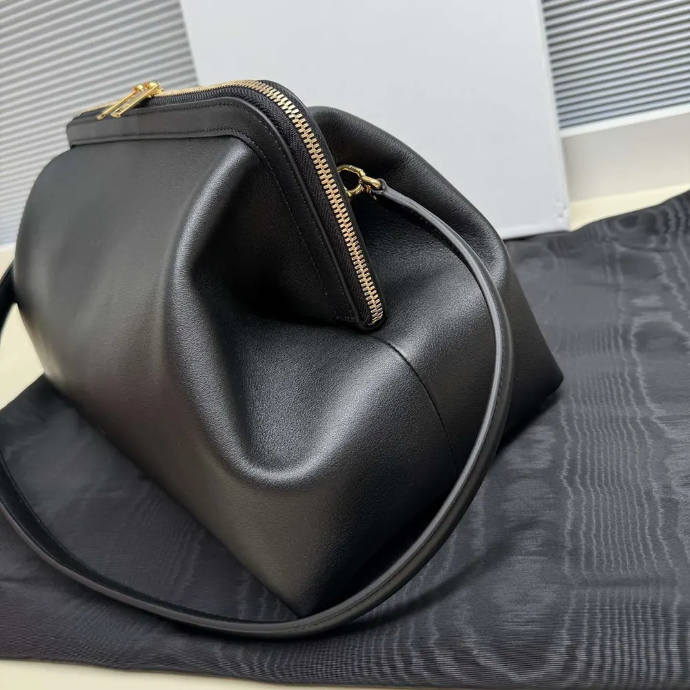 Celine Women Doctor’S Pouch In Supple Natural Calfskin-Black - image 4