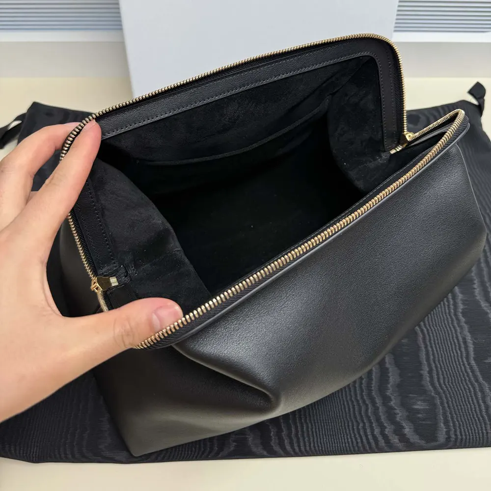 Celine Women Doctor’S Pouch In Supple Natural Calfskin-Black - image 6