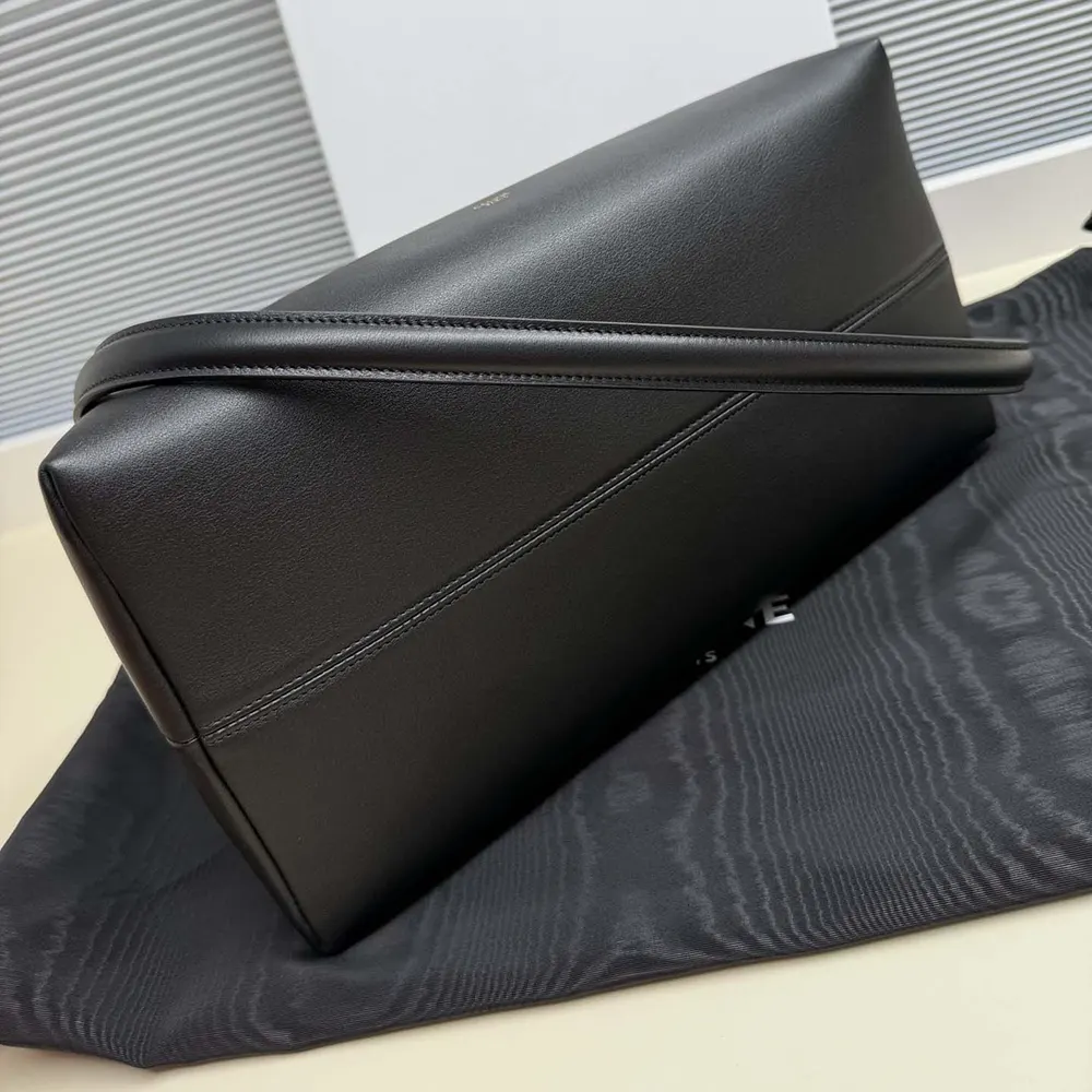 Celine Women Doctor’S Pouch In Supple Natural Calfskin-Black - image 5