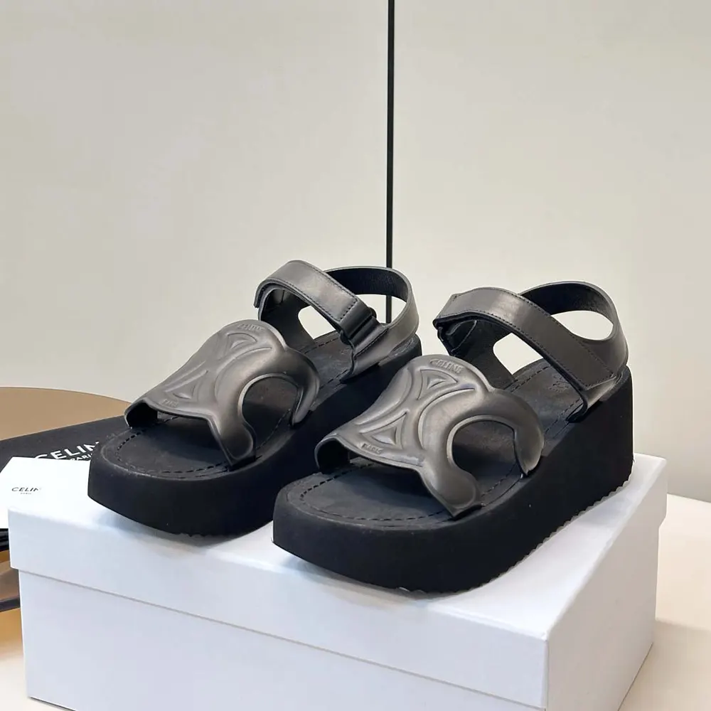 Celine Women Sunny Sandal In Calfskin – Vegetal Tanning-Black - image 4