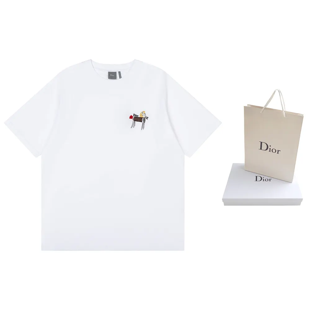Side profile showing relaxed fit of Dior Men T-Shirt with horse embroidery