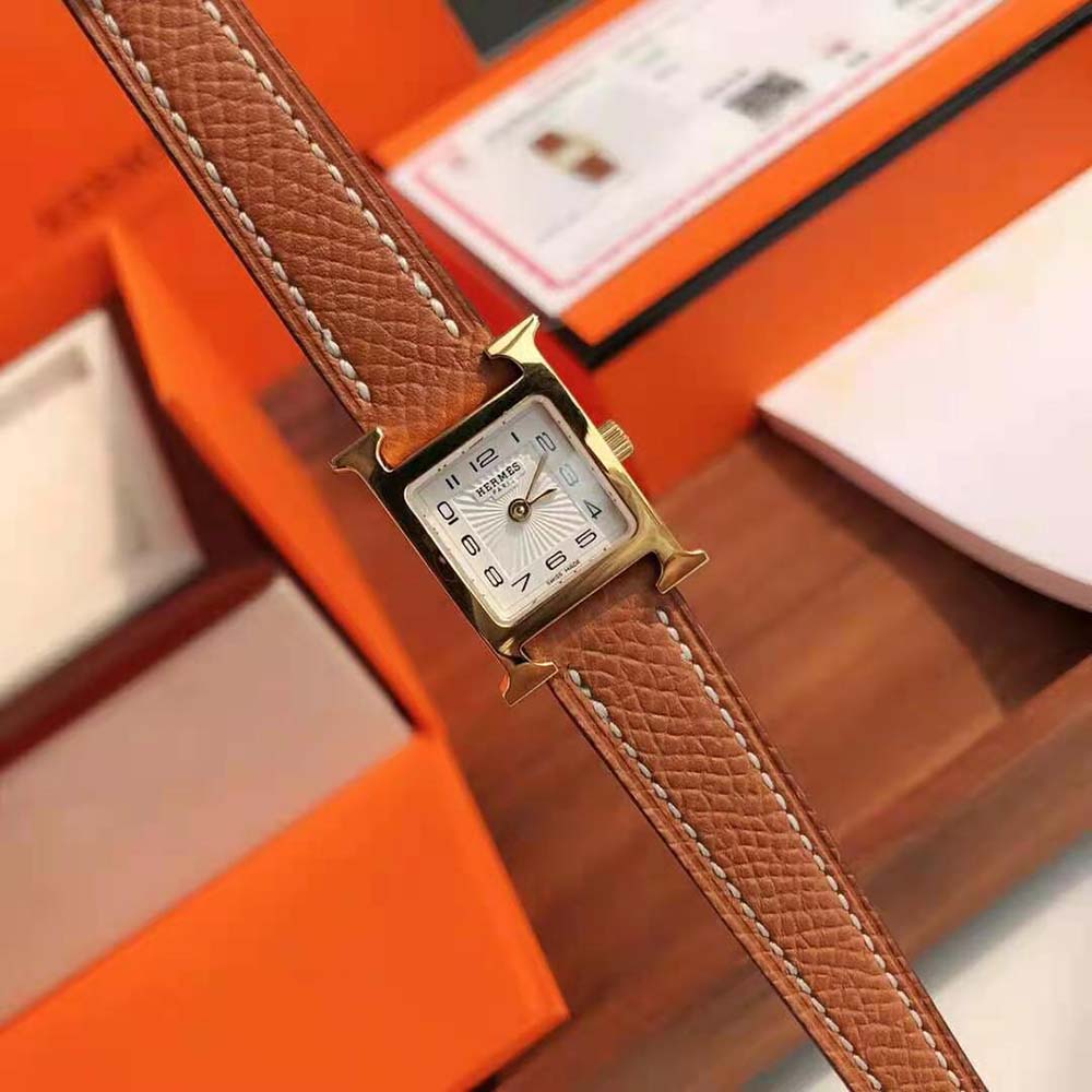 Side profile of Hermes Women Heure H Watch Small Model leather strap and clasp