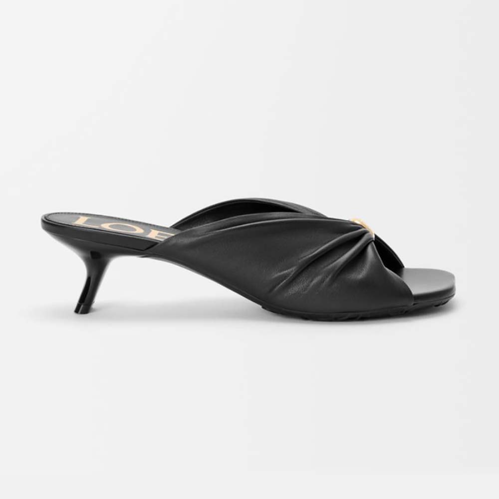 Side view of Loewe Women Pebble Soft Slide in Nappa Lambskin-Black