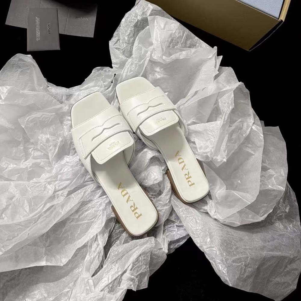 Close-up on buckle and leather texture of Prada Women Leather Sandals-Chalk White