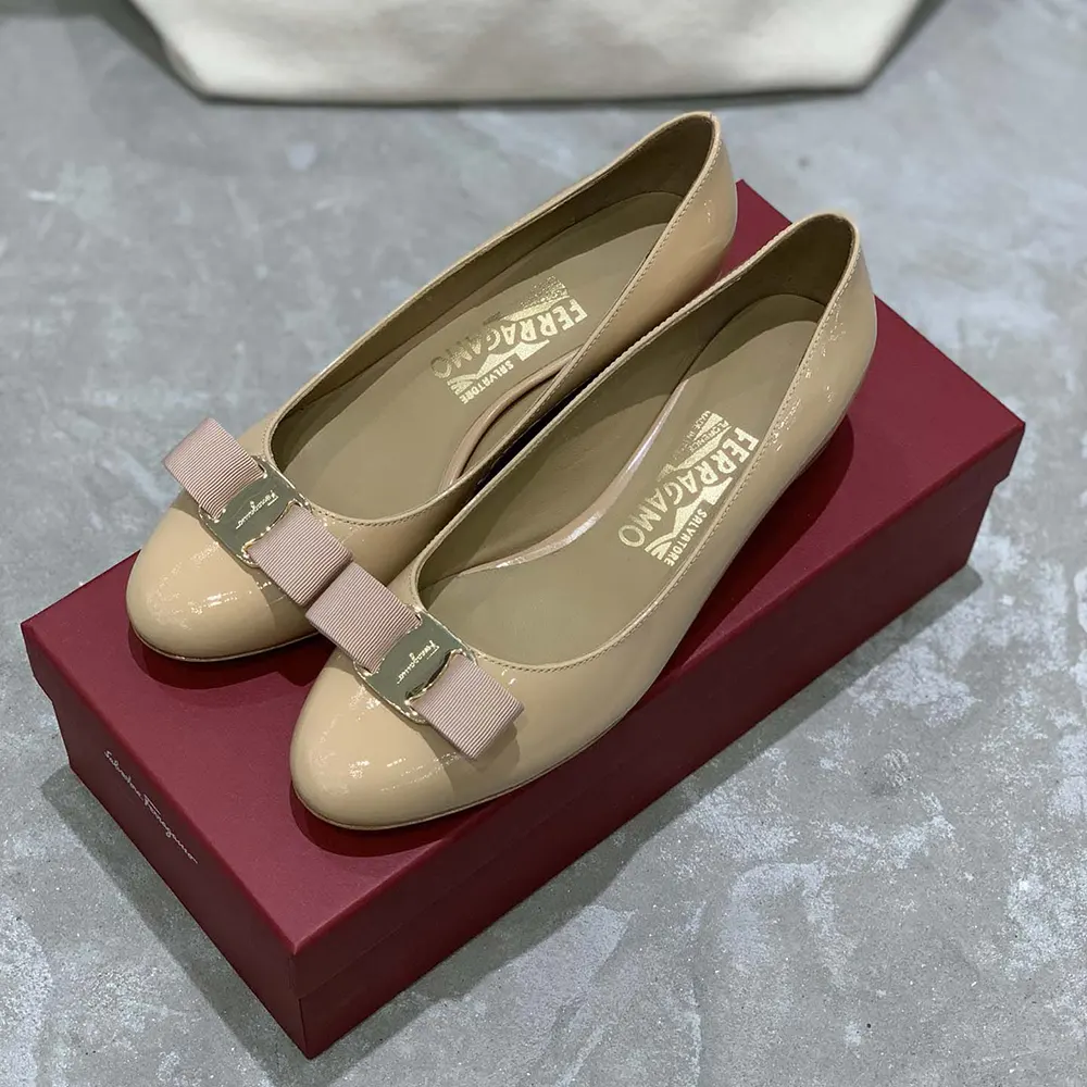 Close-up of signature bow and gold hardware on Salvatore Ferragamo Women Vara Pump