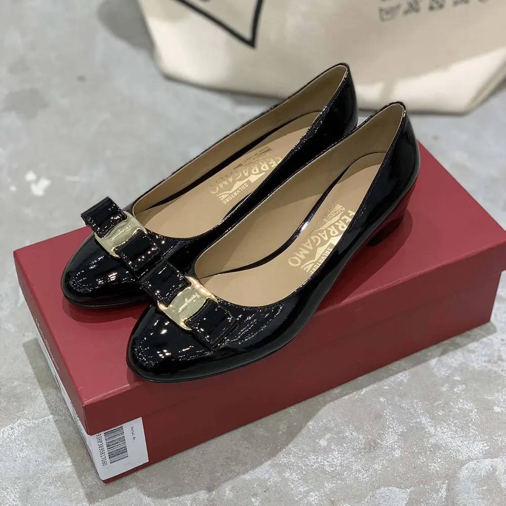 Top angle of Salvatore Ferragamo Women Vara Pump-Black highlighting leather texture