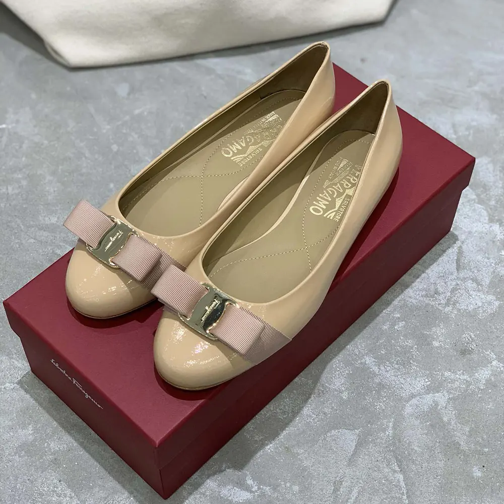 Top-down shot of Salvatore Ferragamo Women Varina Ballet Flat-Sandy with leather texture